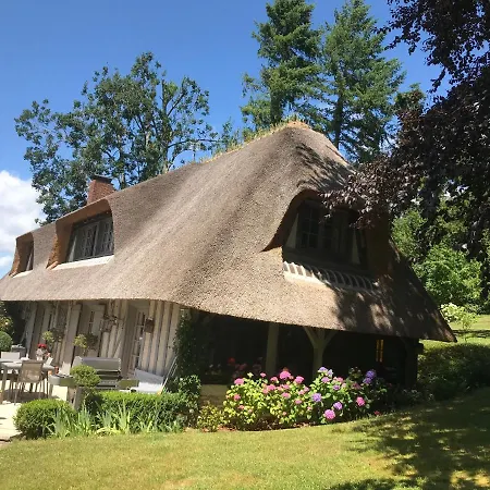Les Chaumieres Du Pays D'auge Bed and breakfast 3*