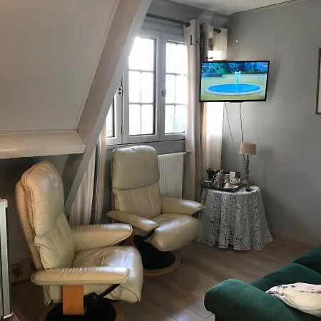 Les Chaumieres Du Pays D'auge Bed and Breakfast 3*