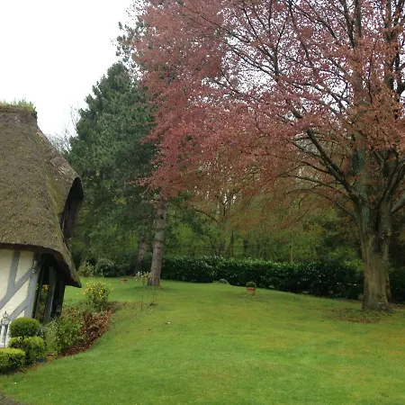 Les Chaumieres Du Pays D'auge Bed and Breakfast 3*