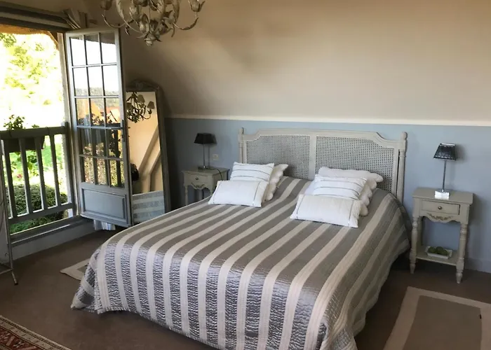 Les Chaumieres Du Pays D'auge Bed & Breakfast 3*