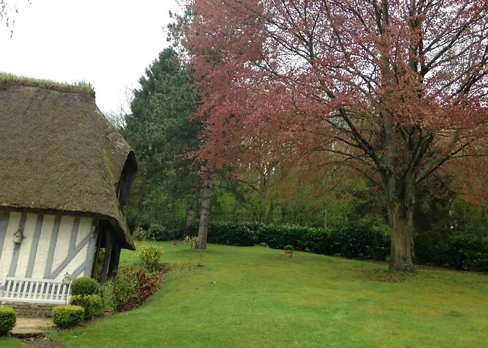 Les Chaumieres Du Pays D'auge Bed & Breakfast 3*